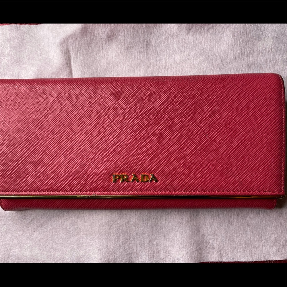 Prada saffiano leather wallet